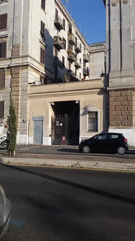 Termini Station Apartment Ai Due Cortili Presso Le Mura Aureliane Roma İtalya